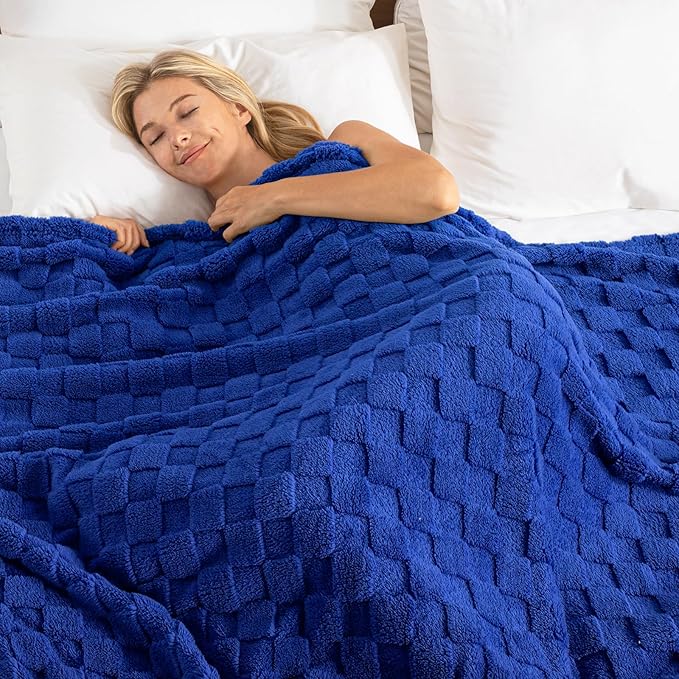 Exclusivo Mezcla King Size Flannel Fleece Blanket, Super Soft and Warm Lightweight Checkered Pattern Blankets for All Seasons, 90x104 Inches, Cobalt Blue