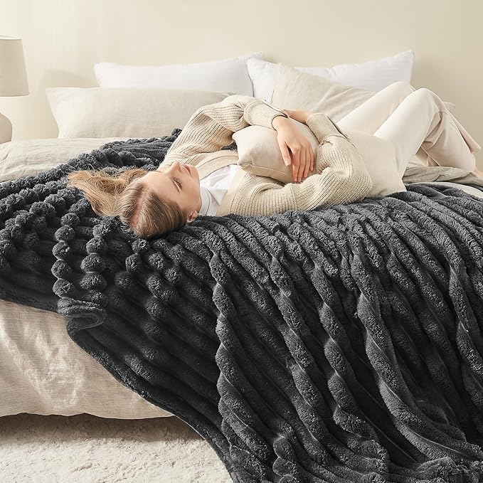 NEWCOSPLAY Super Soft Queen Blanket Grey Premium Silky Flannel Fleece 3D Ribbed Jacquard Lightweight Bed Blanket All Season Use (Grey Ribbed, Queen(90"x90"))