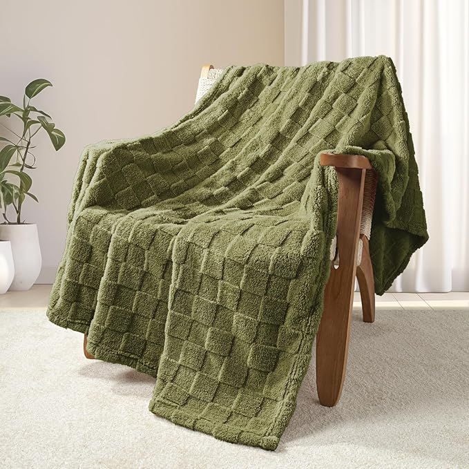 Exclusivo Mezcla Fleece Throw Blanket for Couch,Super Soft and Warm Lightweight Checkered Pattern Blankets for All Seasons, 50x60 Inches, Olive Green