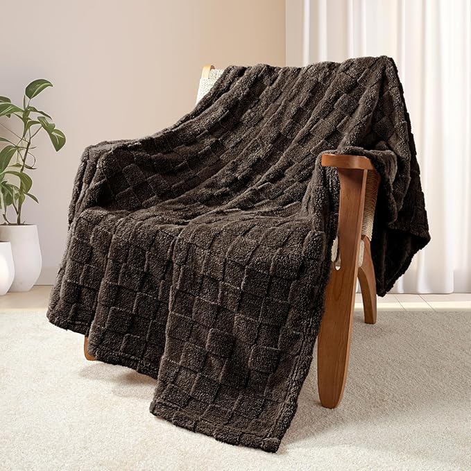 Exclusivo Mezcla Fleece Throw Blanket for Couch,Super Soft and Warm Lightweight Checkered Pattern Blankets for All Seasons, 50x60 Inches, Coffee