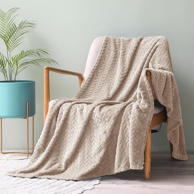 Exclusivo Mezcla Camel Fleece Throw Blanket for Couch and Bed, 50x70 Inches Soft Cozy Jacquard Flannel Blankets, Lightweight Fuzzy Plush Warm Throws for All Seasons