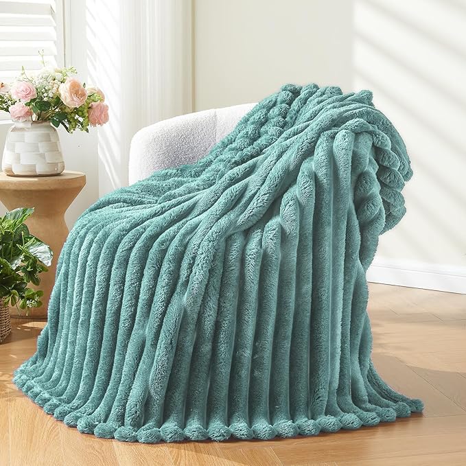 NEWCOSPLAY Super Soft Throw Blanket Mint Green Premium Silky Flannel Fleece 3D Ribbed Jacquard Lightweight Bed Blanket All Season Use (Mint Green Ribbed, Throw(50"x60"))