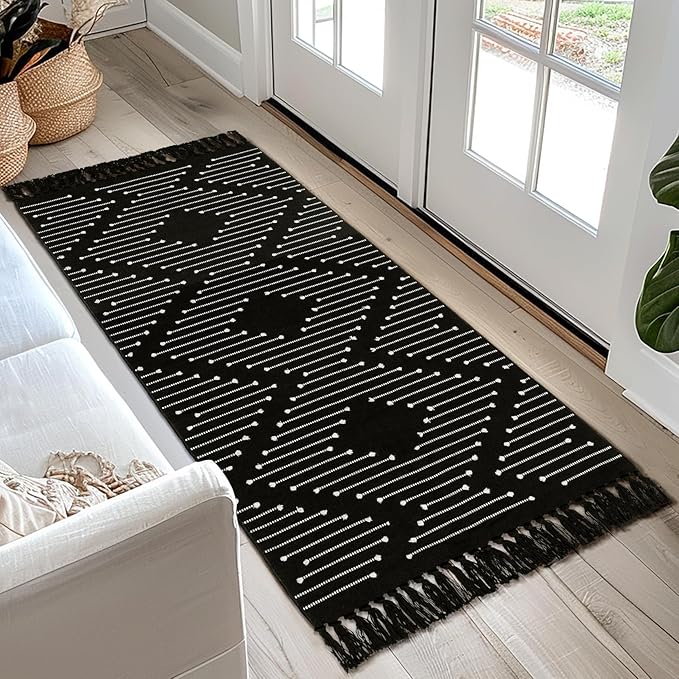 Tritard Washable Runners for Hallways 2x6 Boho Runner Rug with Tassels, Woven Cotton Kitchen Hallway Rug Runner Farmhouse Low Pile Rugs Carpet for Indoor Entryway Bathroom Laundry Bedroom, Black White