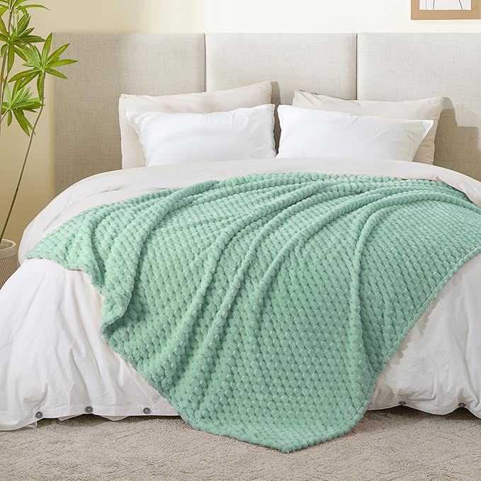 BEDELITE Fleece Throw Blanket for Couch & Bed - 3D Jacquard Decorative Sage Green Blanket, Super Soft and Cozy Warm Fuzzy Blanket All Seasons Suitable, 50x60Inches