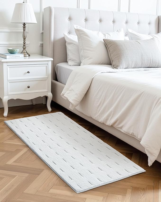 ILANGO White Bathroom Rugs Sets 2 Piece, Soft Shaggy Bath Rugs Non Slip Washable, Absorbent Bathroom Accessories Bath Mats for Floor, Tub and Shower 17" x 24" + 24" x 36"