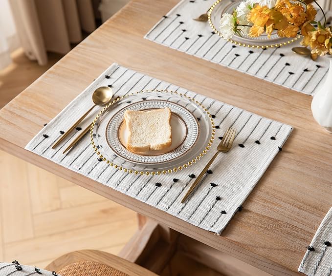 Placemats Set of 4 for Dining Table Décor, Woven Cloth Place Mats for Farmhouse Kitchen Tabletop, Handcrafted Machine Washable Cotton Table mats 13 x 19 Inch, Black and Beige