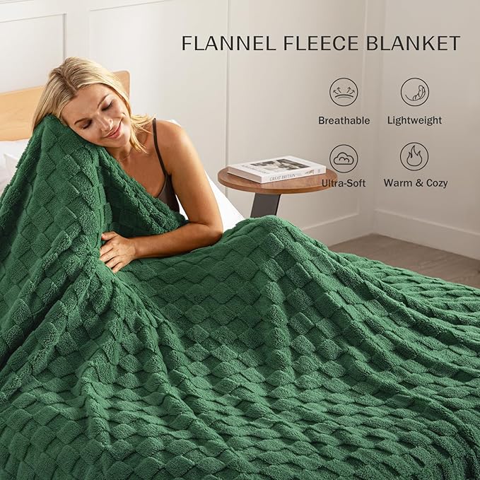 Exclusivo Mezcla Twin Size Flannel Fleece Blanket, Super Soft and Warm Lightweight Checkered Pattern Blankets for All Seasons, 60x80 Inches, Forest Green