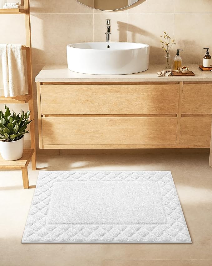 Color&Geomety Bath Mats for Bathroom Non Slip 17"x30", Absorbent White Bathroom Rugs Washable, Luxury Bathroom Mat Shower Mat Outside Shower
