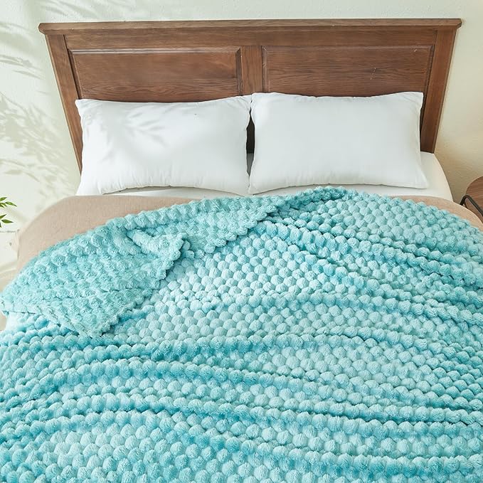 NEWCOSPLAY Super Soft King Blanket Sage Green Premium Silky Flannel Fleece 3D Clouds Stylish Jacquard Lightweight Bed Blanket All Season Use 350GSM (Sage Green, King(90"x110"))