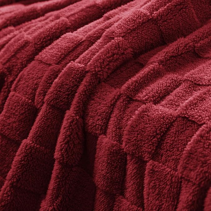 Exclusivo Mezcla Queen Size Flannel Fleece Blanket, Super Soft and Warm Lightweight Checkered Pattern Blankets for All Seasons, 90x90 Inches, Deep Red