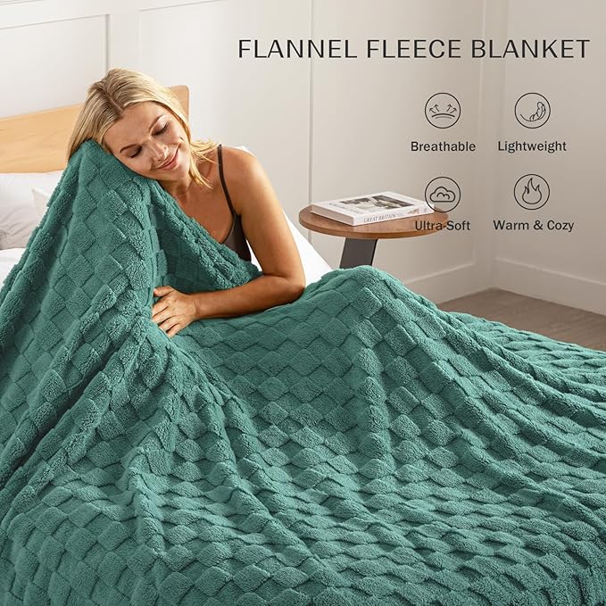 Exclusivo Mezcla King Size Flannel Fleece Blanket, Super Soft and Warm Lightweight Checkered Pattern Blankets for All Seasons, 90x104 Inches, Celadon