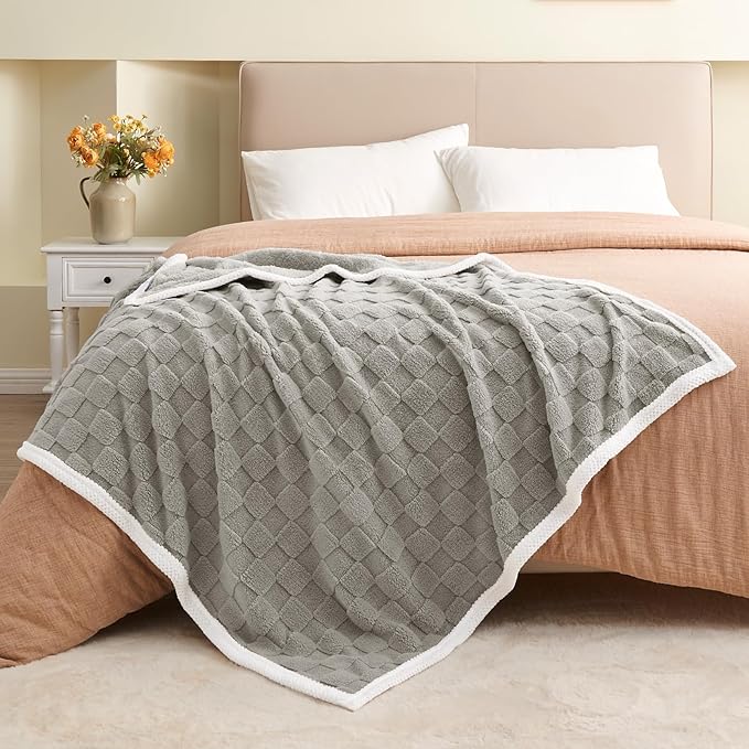 BEDELITE Super Soft Throw Blanket for Couch and Bed, Lightweight Cozy Fluffy Decorative 3D Checkered Blanket, Warm and Fuzzy Fleece Blanket for Camping, Travel(Grey, 60"x80")
