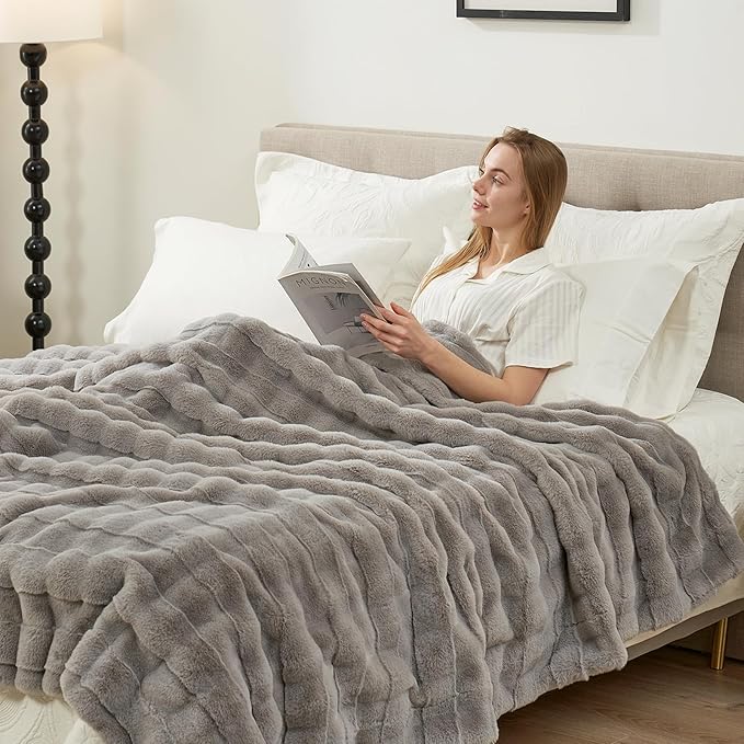 Cozy Bliss Fluffy Queen Size Throw Blankets for Bed,Lightweight Cozy Soft Grey Faux Fur Throw Blankets for Sofa Bedroom Living Room,90x90 Inches