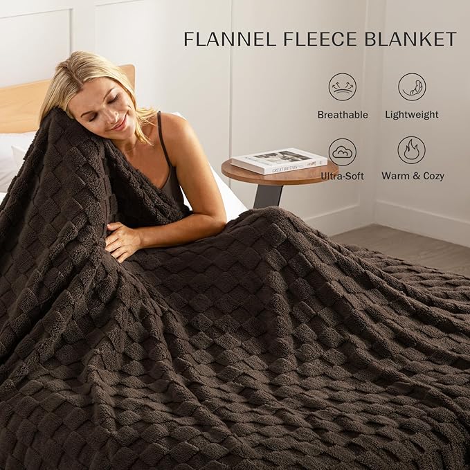 Exclusivo Mezcla Queen Size Flannel Fleece Blanket, Super Soft and Warm Lightweight Checkered Pattern Blankets for All Seasons, 90x90 Inches, Coffee