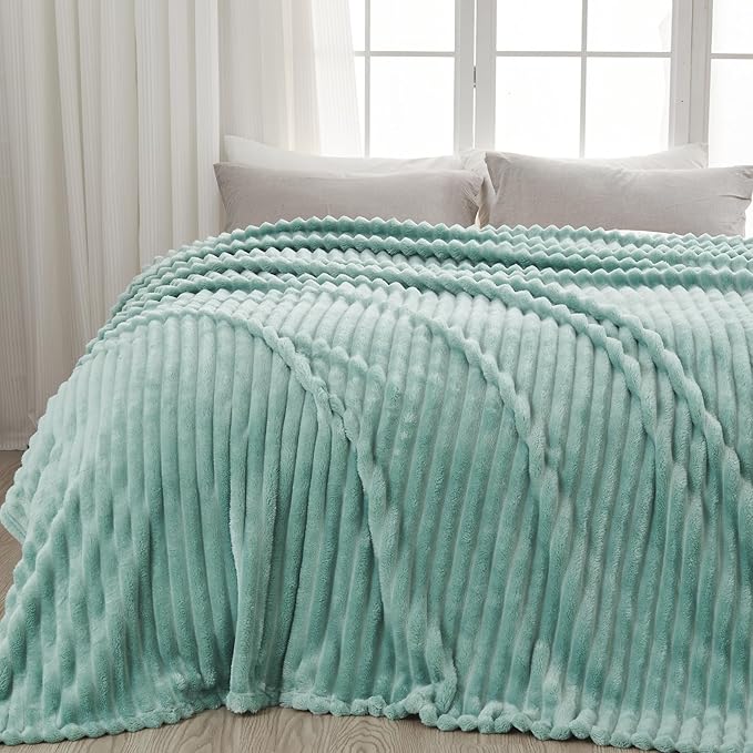 NEWCOSPLAY Super Soft Throw Blanket Mint Green Premium Silky Flannel Fleece 3D Ribbed Jacquard Lightweight Bed Blanket All Season Use (Mint Green Ribbed, Throw(50"x60"))