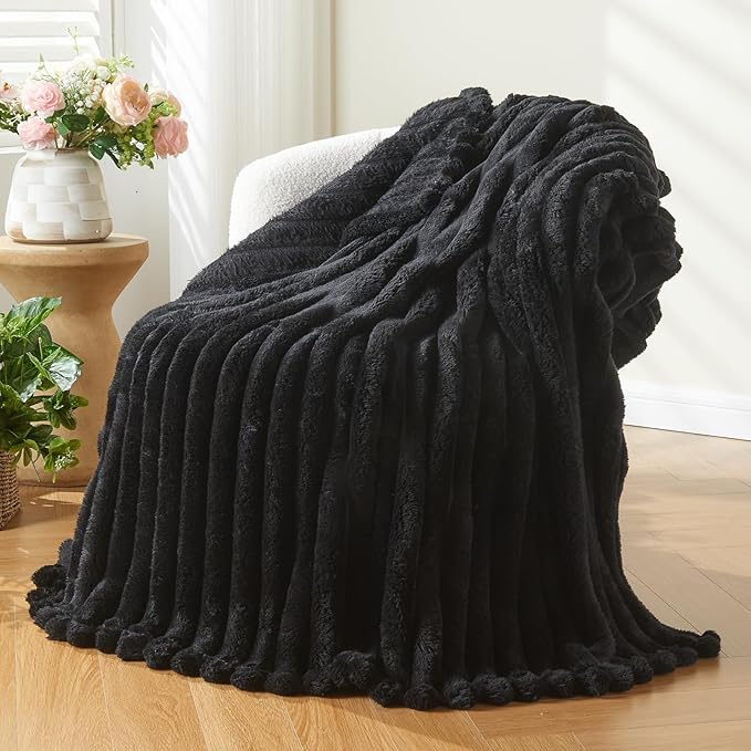 NEWCOSPLAY Super Soft King Blanket Black Premium Silky Flannel Fleece 3D Ribbed Jacquard Lightweight Bed Blanket All Season Use (Black Ribbed, King(90"x110"))