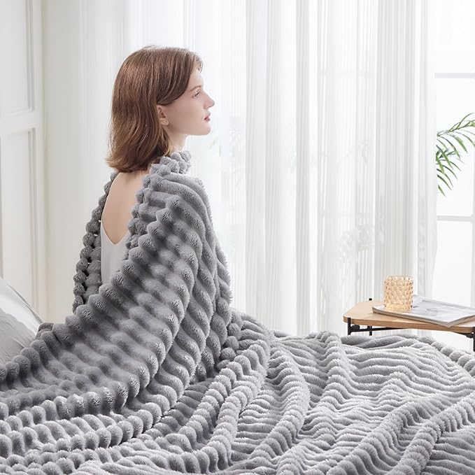 NEWCOSPLAY Super Soft Queen Blanket Light Grey Premium Silky Flannel Fleece 3D Ribbed Jacquard Lightweight Bed Blanket All Season Use (Light Grey Ribbed, Queen(90"x90"))