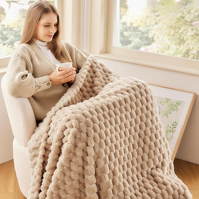 NEWCOSPLAY Super Soft King Blanket Brown Premium Silky Flannel Fleece 3D Clouds Stylish Jacquard Lightweight Bed Blanket All Season Use 350GSM (Brown, King(90"x110"))