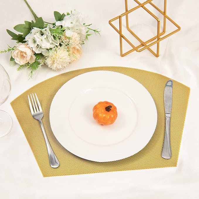 SHACOS Round Table Placemats Wedge Placemat Set of 4 Non Slip Heat Resistant Woven Vinyl Metallic Golden Table Mats Wipe Clean Indoor Outdoor (4, Gold)