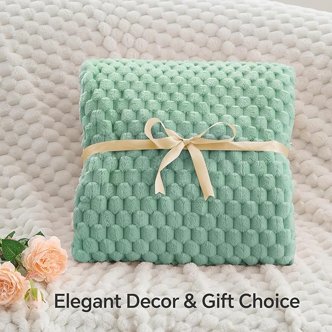 BEDELITE Fleece Throw Blanket for Couch & Bed - 3D Jacquard Decorative Sage Green Blanket, Super Soft and Cozy Warm Fuzzy Blanket All Seasons Suitable, 60x80Inches