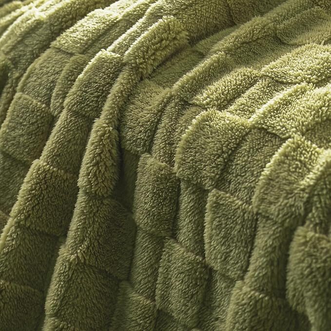 Exclusivo Mezcla Fleece Throw Blanket for Couch,Super Soft and Warm Lightweight Checkered Pattern Blankets for All Seasons, 50x60 Inches, Olive Green