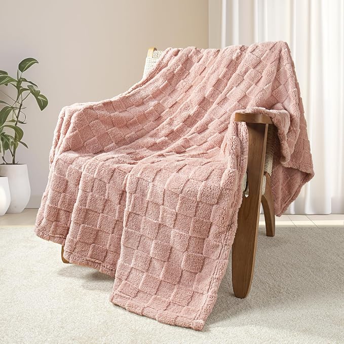 Exclusivo Mezcla Fleece Throw Blanket for Couch,Super Soft and Warm Lightweight Checkered Pattern Blankets for All Seasons,50x60 Inches, Pink