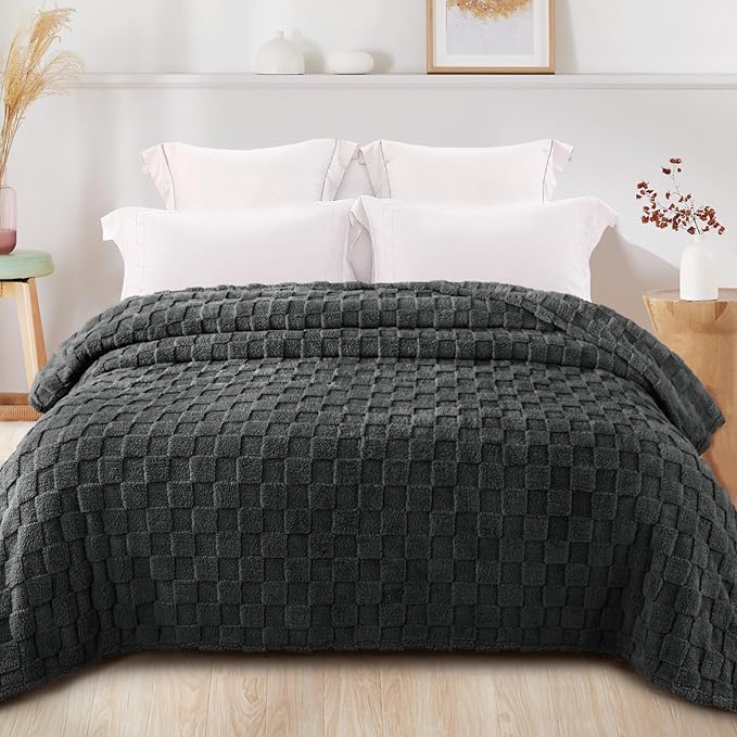 Exclusivo Mezcla Queen Size Flannel Fleece Blanket, Super Soft and Warm Lightweight Checkered Pattern Blankets for All Seasons, 90x90 Inches, Dark Grey