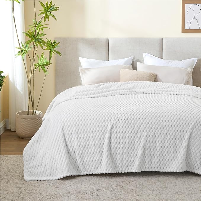 BEDELITE Fleece Blanket, Large Queen Size for Bed, 3D Jacquard Decorative White Fuzzy Blanket, Soft and Cozy Warm Plush FluffyThrow All Seasons Suitable, 90x90Inches
