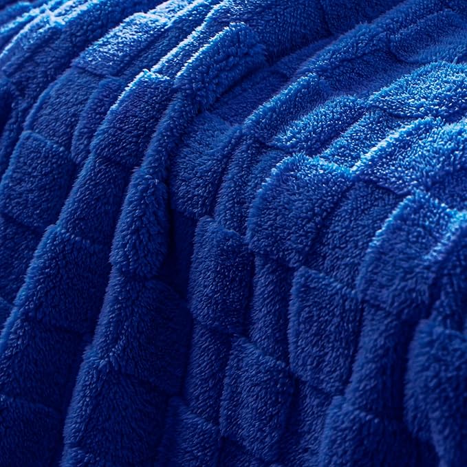 Exclusivo Mezcla King Size Flannel Fleece Blanket, Super Soft and Warm Lightweight Checkered Pattern Blankets for All Seasons, 90x104 Inches, Cobalt Blue