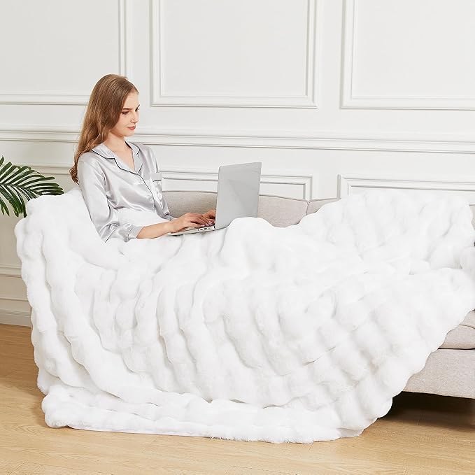 White Furry Blanket King Size Soft Faux Fur Throw Fuzzy Bunny Fur Blanket for Bed Cozy 90x108 Fluffy Blankets King for Bedroom Living Room Home Decor Gifts 1000 GSM