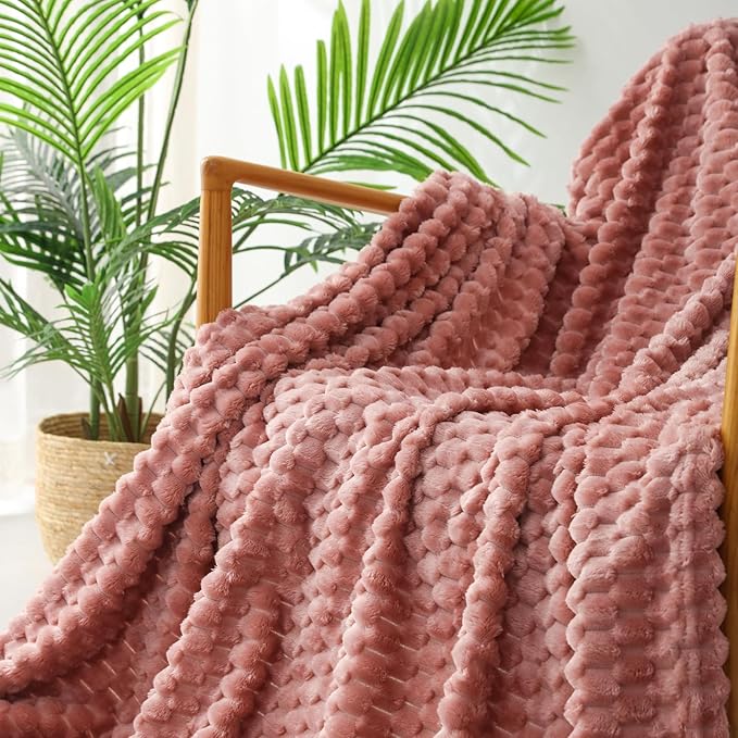 Exclusivo Mezcla Twin Size Soft Fleece Blanket, 90x66 Inches Stylish Jacquard Velvet Blanket for Bed, Fuzzy Cozy Lightweight for All Season, Dusty Pink