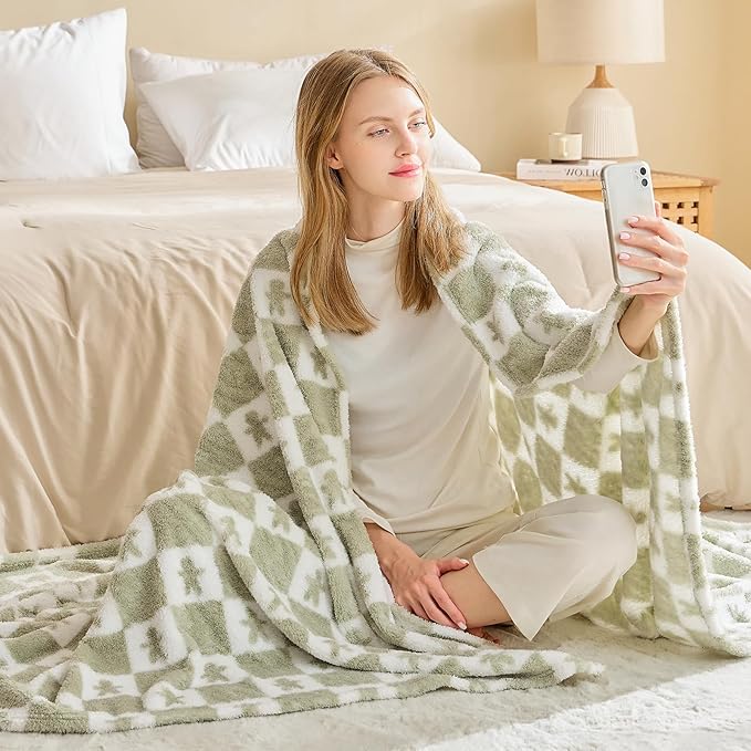 EMME Checkered Blanket Twin Size - 60"x80" Green Knit Blanket Soft Fluffy Patterned Throw Blankets for Couch, Sofa, Chair, Bed, Camping, Picnic, Travel