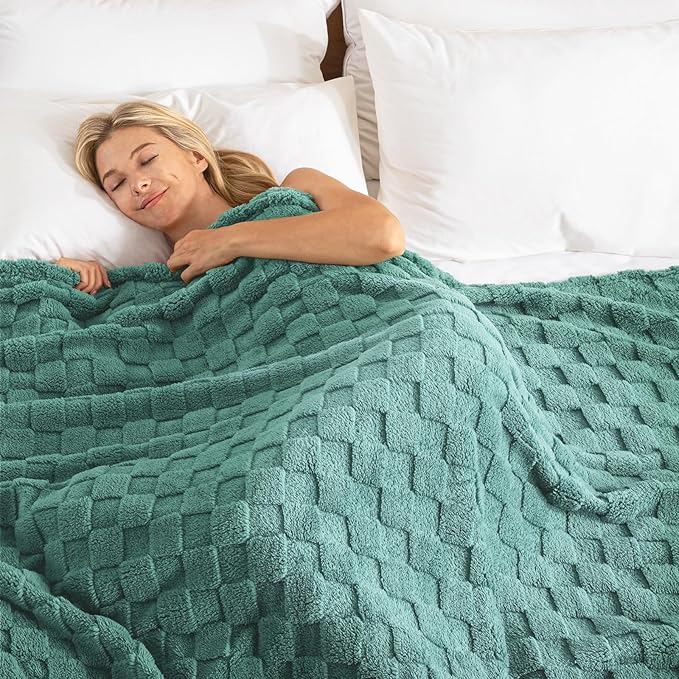 Exclusivo Mezcla King Size Flannel Fleece Blanket, Super Soft and Warm Lightweight Checkered Pattern Blankets for All Seasons, 90x104 Inches, Celadon