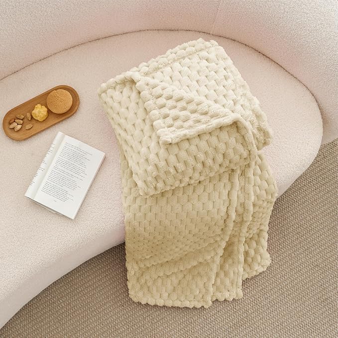 BEDELITE Fleece Throw Blanket for Couch & Bed - 3D Jacquard Decorative Beige Blanket, Super Soft and Cozy Warm Fuzzy Blanket All Seasons Suitable, 50x60Inches