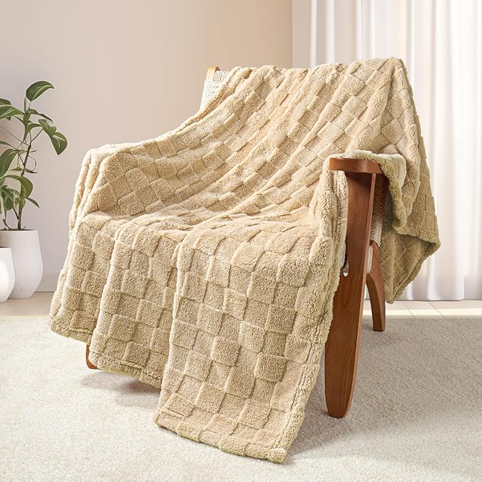Exclusivo Mezcla Fleece Throw Blanket for Couch,Super Soft and Warm Lightweight Checkered Pattern Blankets for All Seasons,50x60 Inches, Beige