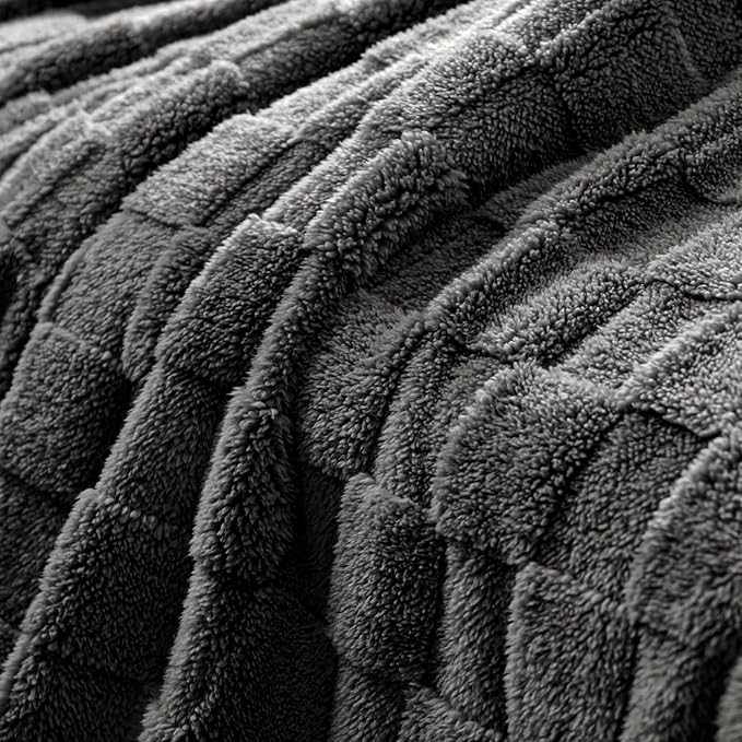 Exclusivo Mezcla Queen Size Flannel Fleece Blanket, Super Soft and Warm Lightweight Checkered Pattern Blankets for All Seasons, 90x90 Inches, Dark Grey