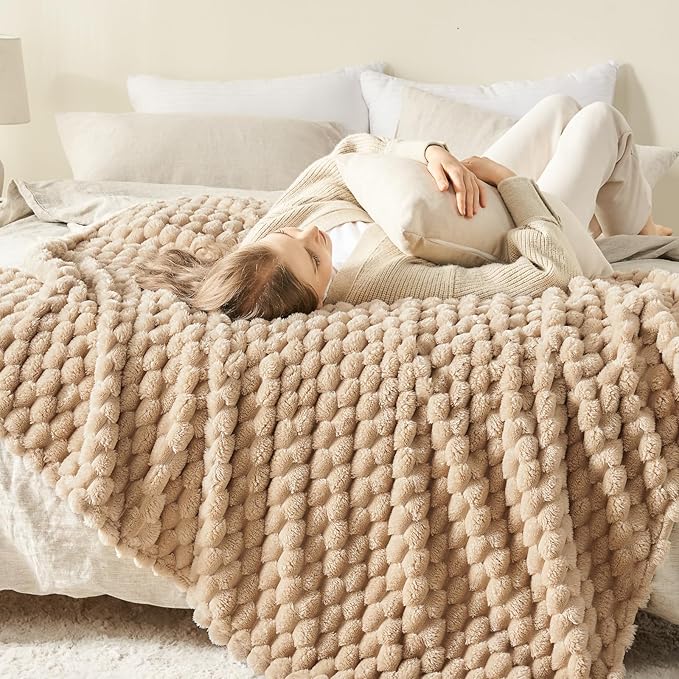 NEWCOSPLAY Super Soft King Blanket Brown Premium Silky Flannel Fleece 3D Clouds Stylish Jacquard Lightweight Bed Blanket All Season Use 350GSM (Brown, King(90"x110"))