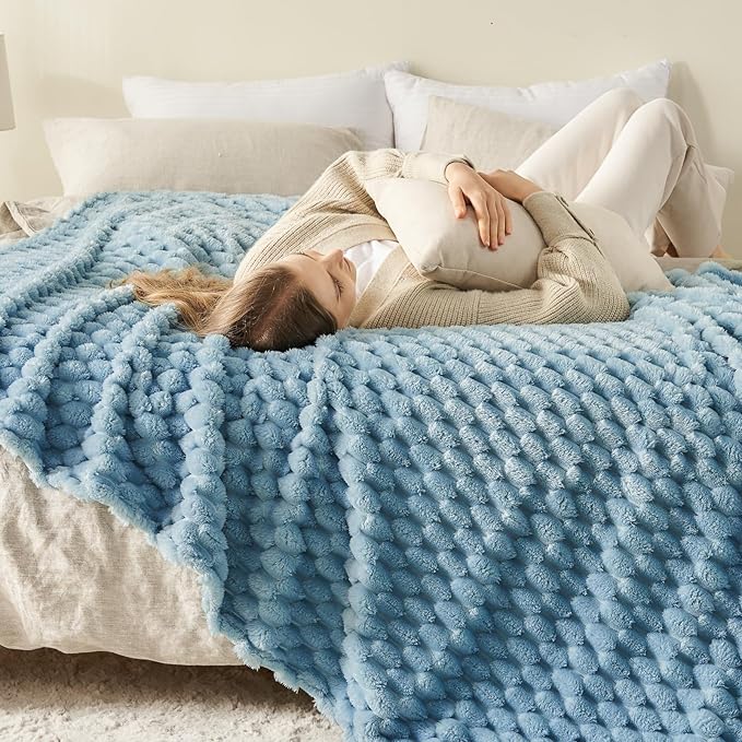 NEWCOSPLAY Super Soft King Blanket Blue Premium Silky Flannel Fleece 3D Clouds Stylish Jacquard Lightweight Bed Blanket All Season Use 350GSM (Blue, King(90"x110"))