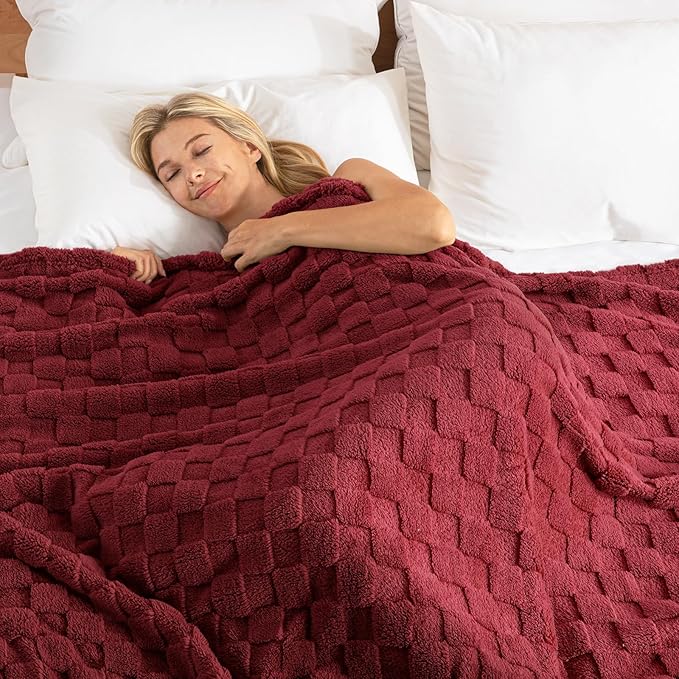 Exclusivo Mezcla Queen Size Flannel Fleece Blanket, Super Soft and Warm Lightweight Checkered Pattern Blankets for All Seasons, 90x90 Inches, Deep Red