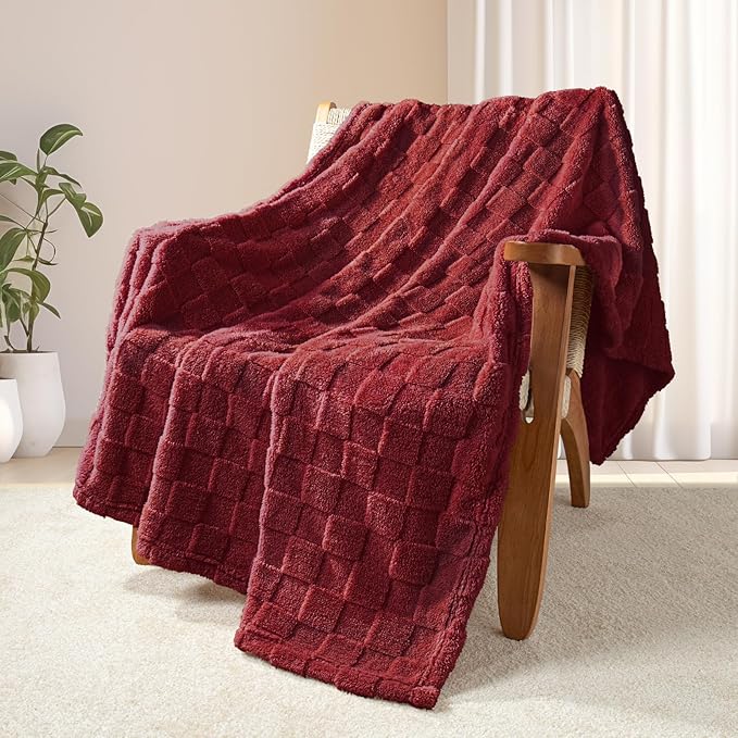 Exclusivo Mezcla Fleece Throw Blanket for Couch,Super Soft and Warm Lightweight Checkered Pattern Blankets for All Seasons, 50x60 Inches, Deep Red
