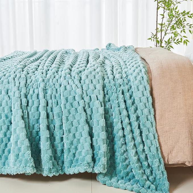 NEWCOSPLAY Super Soft King Blanket Sage Green Premium Silky Flannel Fleece 3D Clouds Stylish Jacquard Lightweight Bed Blanket All Season Use 350GSM (Sage Green, King(90"x110"))