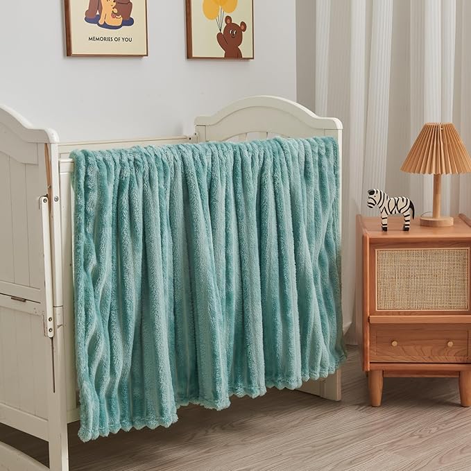 NEWCOSPLAY Super Soft Throw Blanket Mint Green Premium Silky Flannel Fleece 3D Ribbed Jacquard Lightweight Bed Blanket All Season Use (Mint Green Ribbed, Throw(40"x50"))