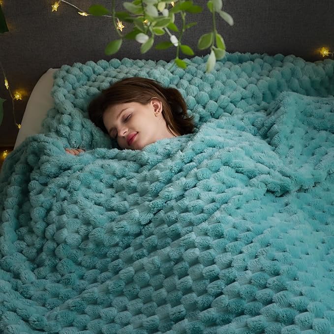NEWCOSPLAY Super Soft King Blanket Sage Green Premium Silky Flannel Fleece 3D Clouds Stylish Jacquard Lightweight Bed Blanket All Season Use 350GSM (Sage Green, King(90"x110"))