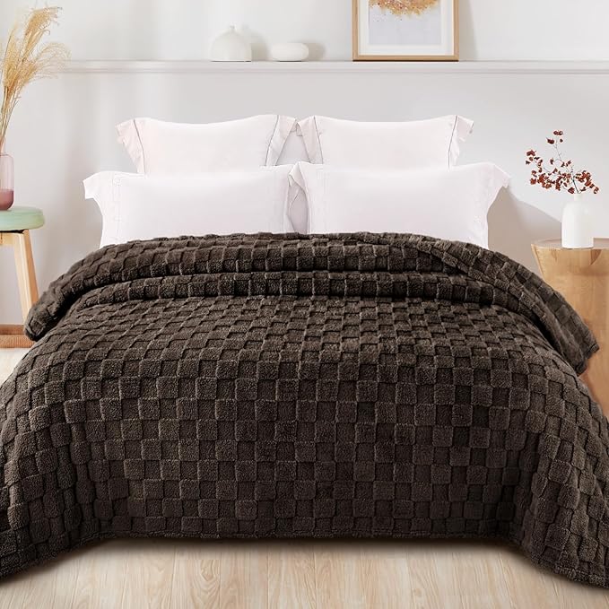 Exclusivo Mezcla Queen Size Flannel Fleece Blanket, Super Soft and Warm Lightweight Checkered Pattern Blankets for All Seasons, 90x90 Inches, Coffee