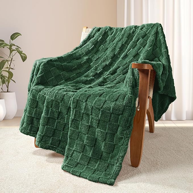Exclusivo Mezcla Fleece Throw Blanket for Couch,Super Soft and Warm Lightweight Checkered Pattern Blankets for All Seasons, 50x60 Inches, Forest Green