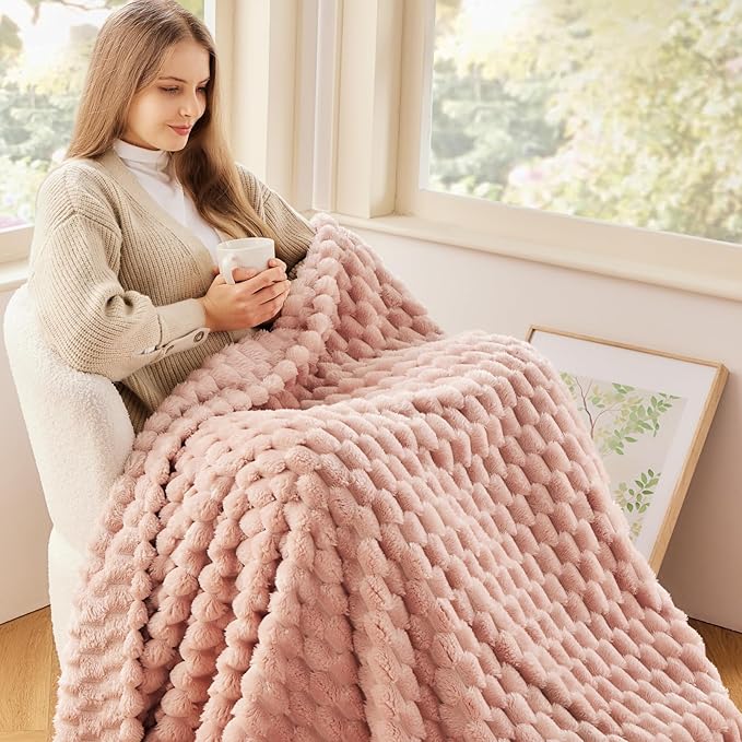 NEWCOSPLAY Super Soft Twin Blanket Pink Premium Silky Flannel Fleece 3D Clouds Stylish Jacquard Lightweight Bed Blanket All Season Use 350GSM (Pink, Twin(60"x80"))