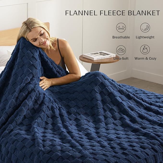 Exclusivo Mezcla Twin Size Flannel Fleece Blanket, Super Soft and Warm Lightweight Checkered Pattern Blankets for All Seasons, 60x80 Inches, Navy Blue