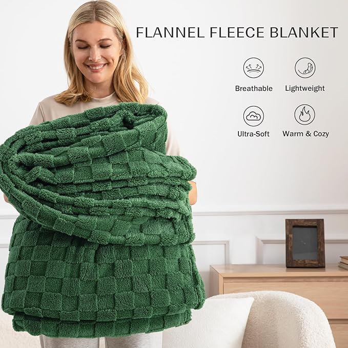 Exclusivo Mezcla Fleece Throw Blanket for Couch,Super Soft and Warm Lightweight Checkered Pattern Blankets for All Seasons, 50x60 Inches, Forest Green