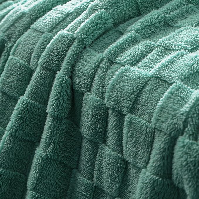 Exclusivo Mezcla King Size Flannel Fleece Blanket, Super Soft and Warm Lightweight Checkered Pattern Blankets for All Seasons, 90x104 Inches, Celadon