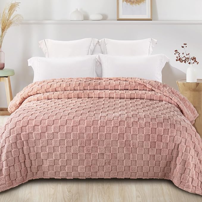 Exclusivo Mezcla Twin Size Flannel Fleece Blanket, Super Soft and Warm Lightweight Checkered Pattern Blankets for All Seasons, 60x80 Inches, Pink